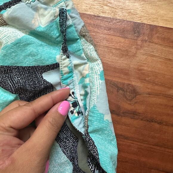 Patagonia Barely Baggies Womens Size L Blue Floral Water Sports Outdoors - Picture 4 of 7